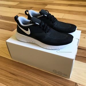 Nike FlyKnit Athletic Running Shoes